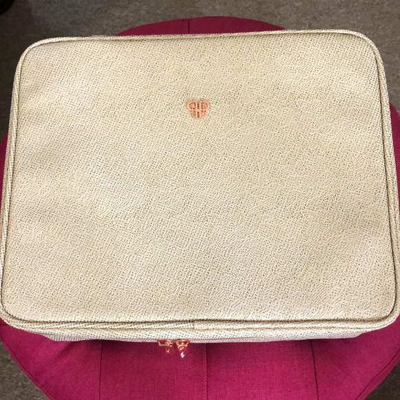 PurseN Other - PurseN Diva makeup bag